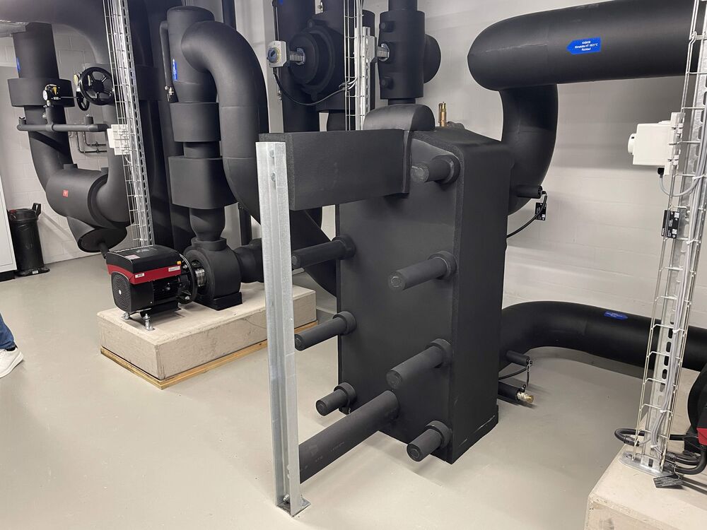 Kühlsystem: sauber gedämmte Installationen. (Foto: Peter Warthmann)